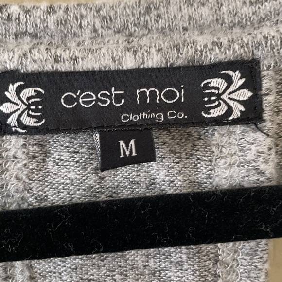 C’est moi athleisure lounge top with back cutouts - Picture 4 of 7